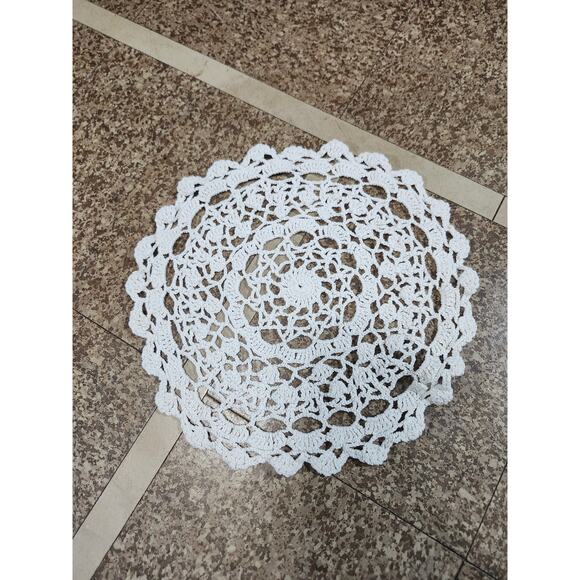 8 White Hand Crocheted Elegant Round Doilies Table Topper Mat Cottage Core - Picture 4 of 16